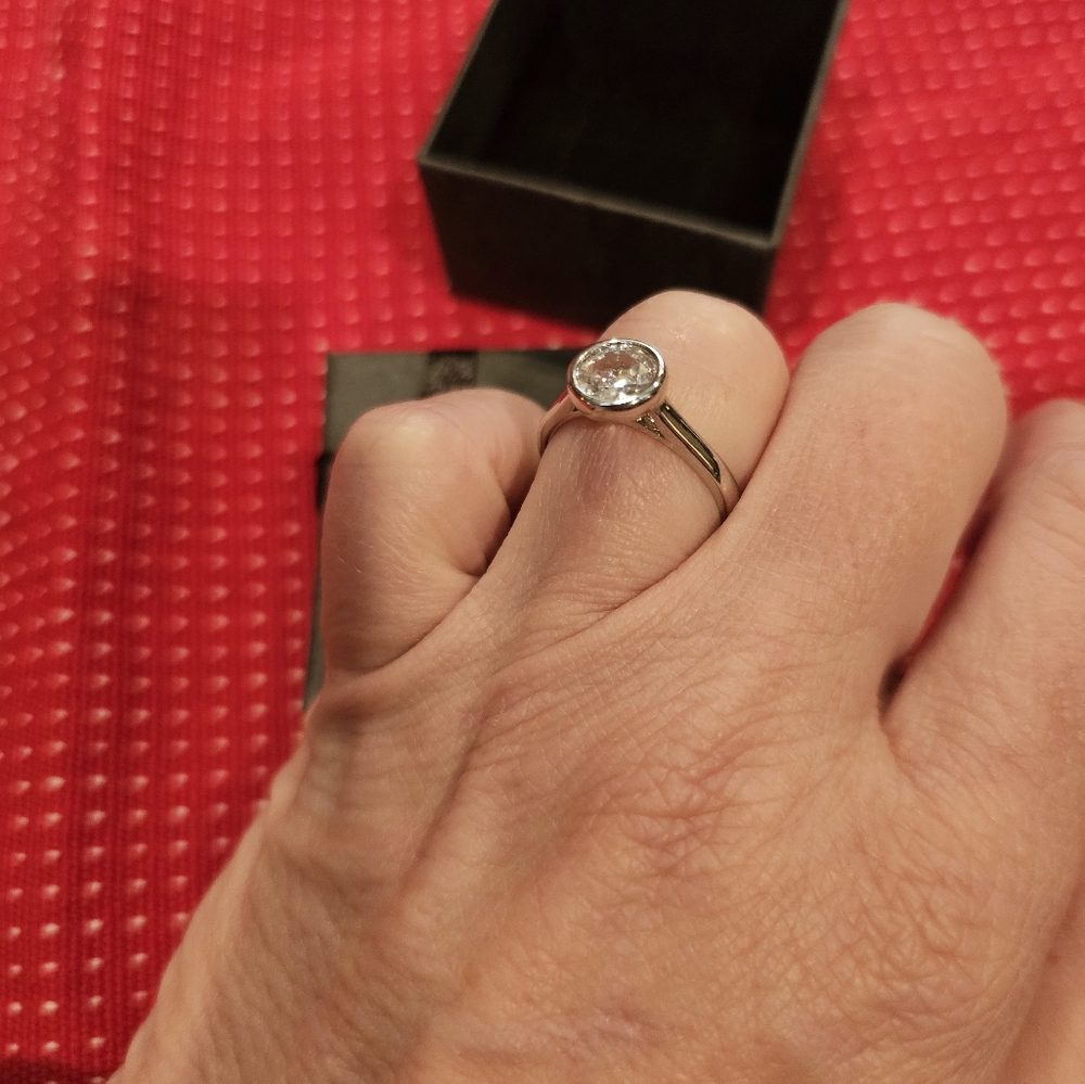 Engagement ring CZ bezel set - Picture 1 of 9